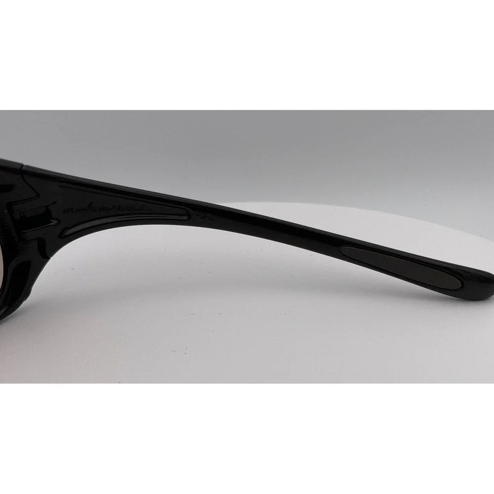 Oakley model ideal